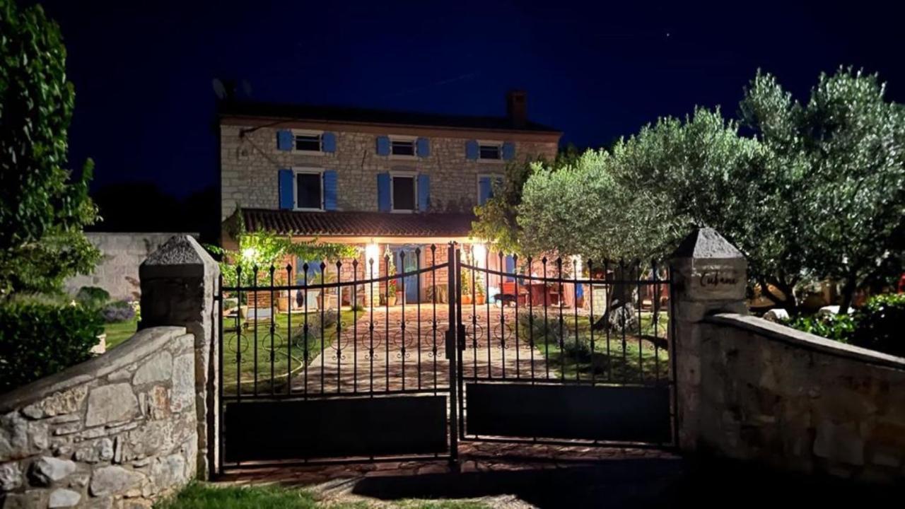 Farmhouse Cubani Bale Exteriör bild